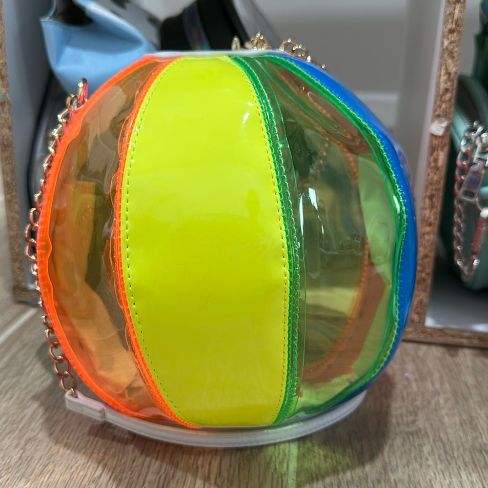 EUC betsey Johnson beach ball purse
